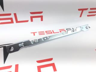 Прижимная пластина (скоба) коленной подушки безопасности Tesla Model S 1 поколение [2-й рестайлинг] 2021, 1607459-00-B