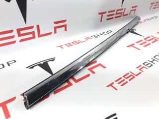 молдинг двери передней левой Tesla Model S 1 поколение [рестайлинг] 2017, 1095786-00-C