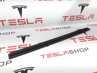 Уплотнитель стекла внутренний двери Tesla Model S 1 поколение [2-й рестайлинг] 2021, 1613731-00-A