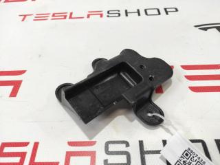 Кронштейн крепления ручки Tesla Model S 1 поколение 2021, 1008404-00-C