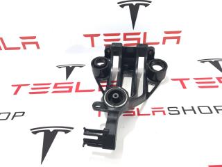 кронштейн компрессора кондиционера Tesla Model S 1 поколение [2-й рестайлинг] 2021, 1501256-00-K, 1606824-00-C, 1621406-00-B