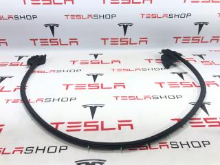 уплотнитель двери Tesla Model S 1 поколение [2-й рестайлинг] 2021, 1615098-00-B