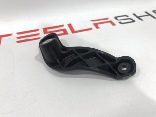 Кронштейн карты (обшивки) двери Tesla Model S 1 поколение [2-й рестайлинг] 2021, 1584796-00-A