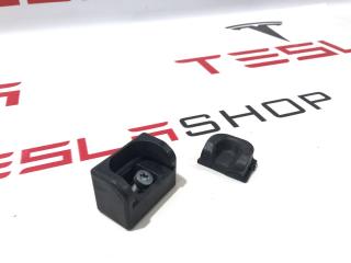 отбойник крышки багажника Tesla Model S 1 поколение 2015, 1008866-00-B