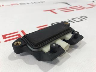 кнопка открытия багажника Tesla Model S 1 поколение 2016, 1007287-00-A, 100728500C