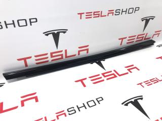 молдинг двери передней правой Tesla Model S 1 поколение [2-й рестайлинг] 2021, 1600172-00-A