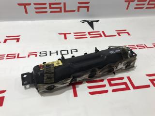 подушка безопасности коленная Tesla Model Y 1 поколение 2020, 1077826-00-D, 1143753-00-A