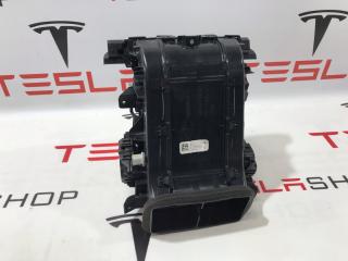 Воздуховод центральной консоли Tesla Model S 1 поколение [2-й рестайлинг] 2021, 1613661-00-A, 1622630-00-B, 1628375-00-A, 1588304-00-A