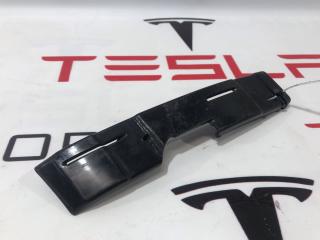 Кронштейн крепления фары противотуманной правой Tesla Model S 1 поколение 2015, 1003126-00-B