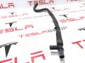 Шланг охлаждения от тройного клапана к радиатору Tesla Model S 1 поколение 2015, 6007351-00-E - фото №3