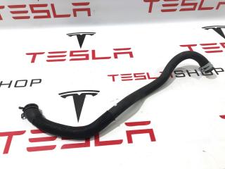 Шланг охлаждающей жидкости от 4-ходового до расшир. бачка Tesla Model X 1 поколение 2017, 1046275-00-E