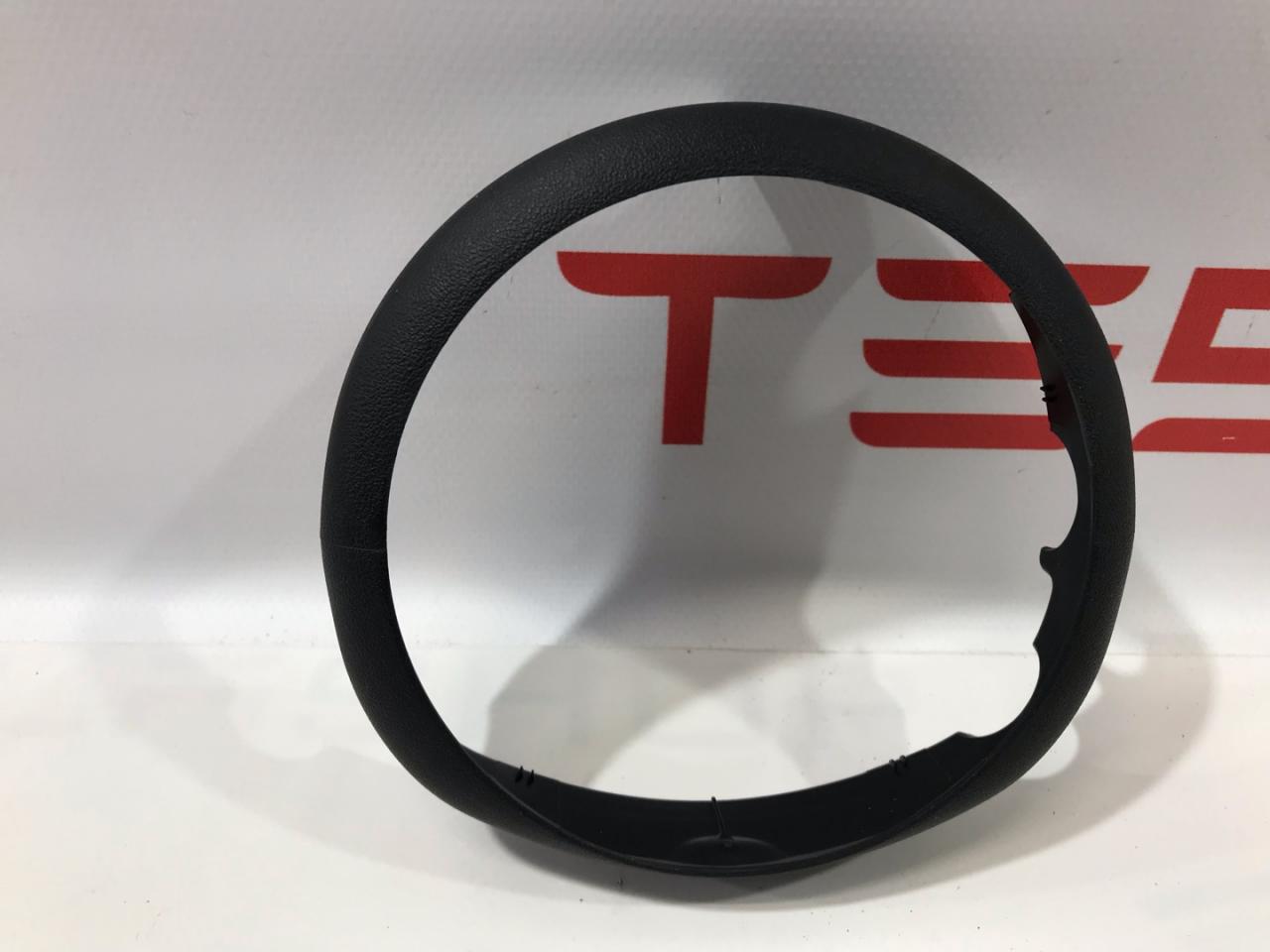Кольцо верхнее кожуха рулевой колонкой с круизом Tesla Model S 1 поколение 2016, 1007009-00-C - фото №1