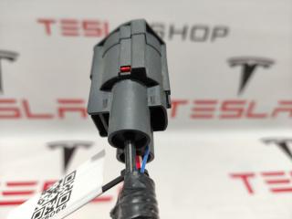 Фишка (разъем) электропроводка подкапотная Tesla Model X 1 поколение 2017, 1036885-00-E, 1058358-03-C, 1072447-82-A