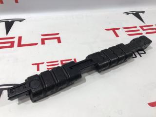 Проставка накладки порога передняя правая Tesla Model 3 1 поколение 2020, 1086293-00-H, 1114937-00-A