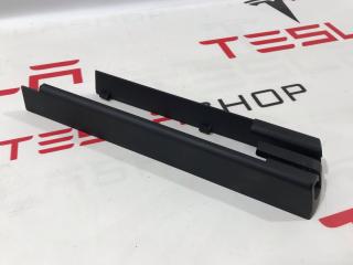 Заглушка салазки сиденья Tesla Model X 1 поколение 2017, 1061614-00-D