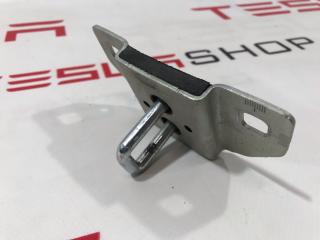Петля замка крышки багажника Tesla Model S 1 поколение 2016, 1009419-00-B, A2127400132