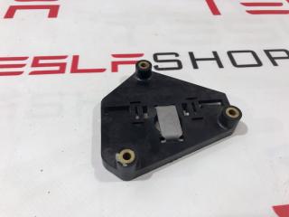 Кронштейн мотора привода люка Tesla Model S 1 поколение [рестайлинг] 2016, 1003242-00-A