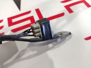 Фишка (разъем) электропроводка подкапотная Tesla Model X 1 поколение 2017, 1036885-00-E, 1058358-03-C, 1072447-82-A