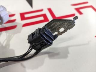 Фишка (разъем) электропроводка подкапотная Tesla Model X 1 поколение 2017, 1036885-00-E, 1058358-03-C, 1072447-82-A