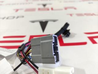 Фишка (разъем) электропроводка подкапотная Tesla Model X 1 поколение 2017, 1082436-02-B