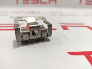 Клипса бокса Tesla Model S 1 поколение (2012 - 2016), 1005896-00-G