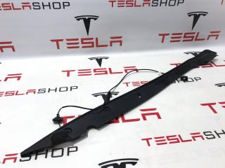 Датчик прижатия (накладка крышки багажника) Tesla Model X 1 поколение 2017, 1042393-00-C, 1056300-00-C