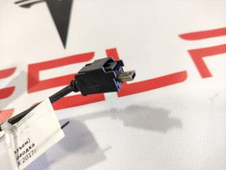 разъем AUX / USB Tesla Model X 1 поколение 2017, 1082436-02-B, 1507950-00-A