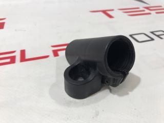 Корпус упора крышки багажника Tesla Model X 1 поколение 2017, 1051428-00-C