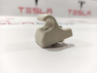 Крепление (крючок) солнцезащитного козырька Tesla Model S 1 поколение (2012 - 2016), 1050620-00-A