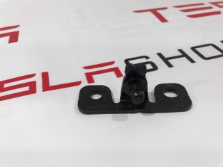 Кронштейн амортизатора капота (шаровый) Tesla Model 3 1 поколение 2020, 1091870-00-B