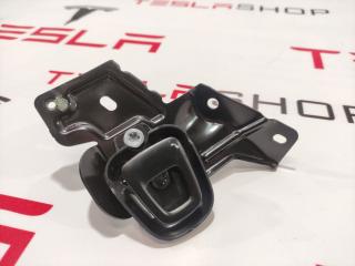 Петля (фиксатор) багажа Tesla Model X 1 поколение 2017, 1061158-00-B
