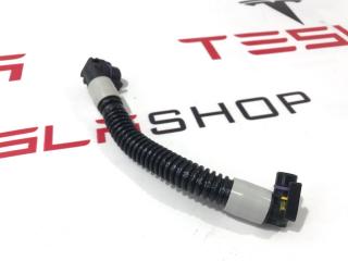 Патрубок системы охлаждения основной батареи Tesla Model 3 1 поколение 2021, 1521563-00-A