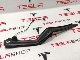 Накладка закрытия подъемной задней двери Tesla Model X 1 поколение 2018, 1041595-00-E