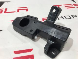 Кронштейн крепления коврового покрытия 1-го ряда сидений Tesla Model 3 1 поколение 2020, 1101145-00-G