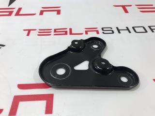 Пластина заднего подрамника Tesla Model 3 1 поколение 2020, 1044576-00-B
