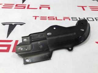 Кронштейн крепления фары и крыла Tesla Model 3 1 поколение 2020, 1092304-00-B