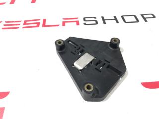 Кронштейн мотора привода люка Tesla Model S 1 поколение 2014, 6008697-00-A