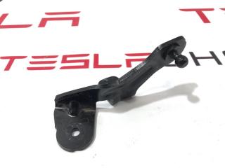 Кронштейн амортизатора капота (шаровый) Tesla Model 3 1 поколение 2020, 1089586-00-C