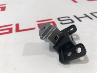 Кнопка открытия бардачка Tesla Model S 1 поколение 2013, 6008906-00-C