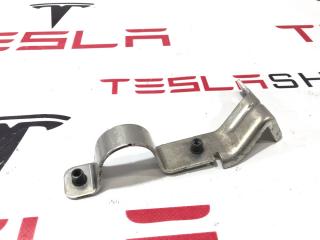 Кронштейн крепления 4-ходового клапана Tesla Model S 1 поколение 2015, 1031699-00-C, 1486477-00-A