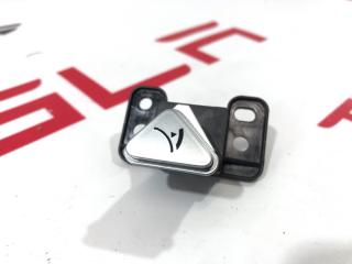 Кнопка открытия бардачка Tesla Model S 1 поколение 2015, 6008906-00-C