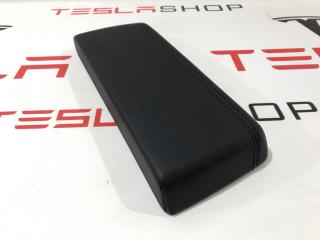 Подлокотник центральной консоли Tesla Model S 1 поколение 2015, 1024239-08-B