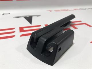 Заглушка салазки сиденья Tesla Model S 1 поколение 2015, 1031676-00-A