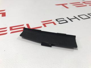 Заглушка болта дверной карты (резиновая) Tesla Model S 1 поколение 2015, 1002966-00-B