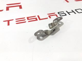 Кронштейн крепления обшивки двери Tesla Model S 1 поколение 2015, 1003540-00-A