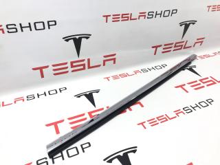 молдинг двери передней левой Tesla Model S 1 поколение 2015, 1095786-00-C