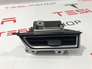 Воздуховод центральной панели (пассажирский) Tesla Model S 1 поколение 2015, 1007825-00-C