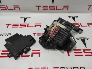 блок предохранителей Tesla Model S 1 поколение 2015, 1013274-02-C, 1013272-00-E