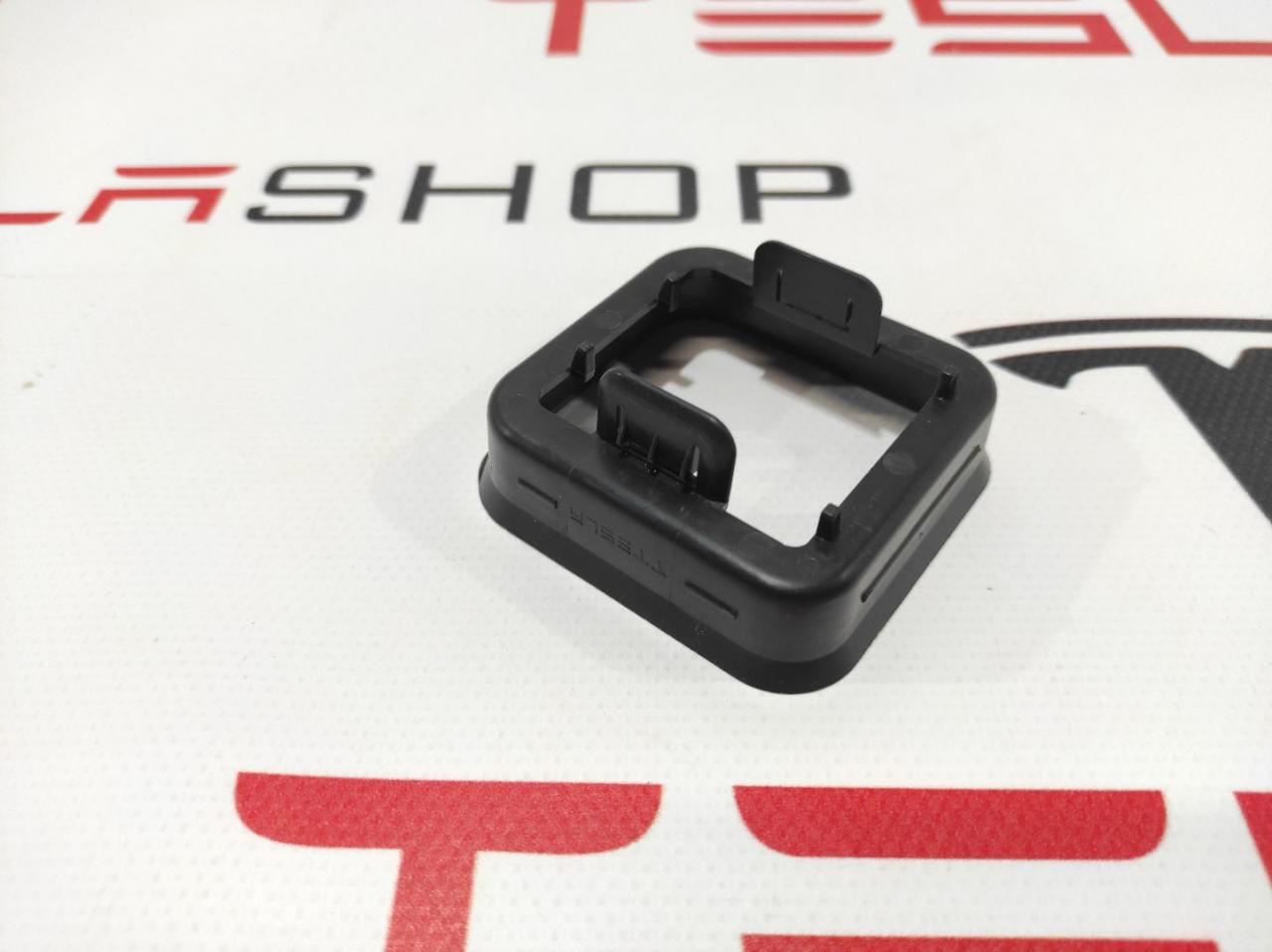 Адаптер воздуховода Tesla Model S 1 поколение 2015, 1007566-00-C - фото №1