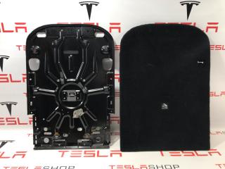Чехол-накладка задняя спинки сиденья 3-го ряда Tesla Model X 1 поколение 2017, 1066927-00-A, 1067381-00-A